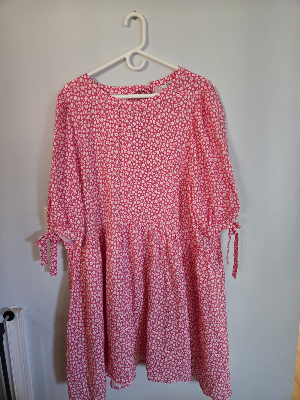 Smash + Tess Pink & White Floral Tie-Sleeve Casual Dress